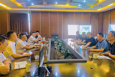 ��ǿ������ѧ����  Ⱥ��Ⱥ��ͬӪ�����������˼��Ŷ��³��±�һ�е�������ʱ���˵��н���